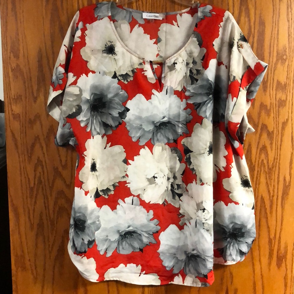 Calvin Klein 2x blouse red with white gray flowers